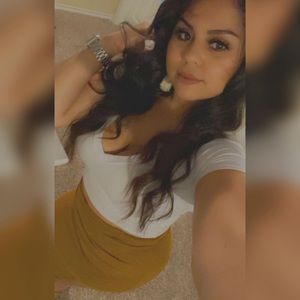 Meet your Posher, Estela